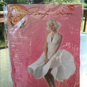 Marilyn Monroe dress size Medium (8-10) & wig