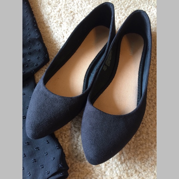 Black pointed toe Old Navy flats