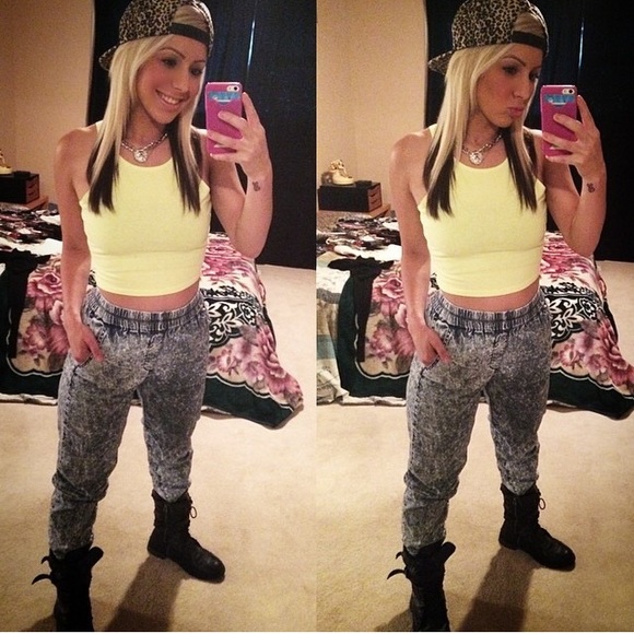 Meet your Posher, Caitlin - Picture 3 of 4