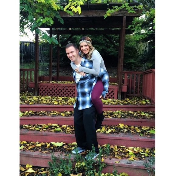 Meet your Posher, Caitlin - Picture 2 of 4