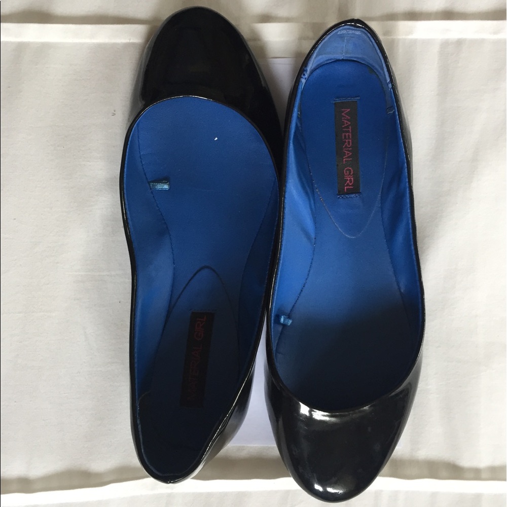 Black patent ballet flats