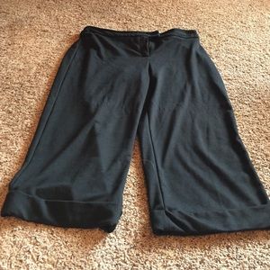 NEW YORK AND COMPANY CAPRIS BLACK
