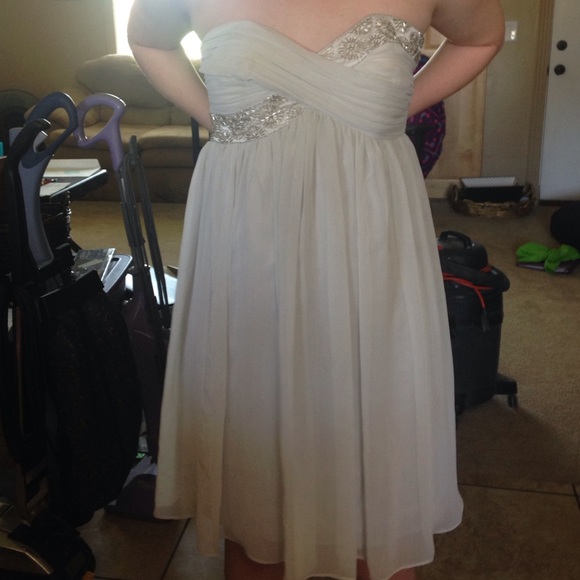 Beautiful white, short dress. Only worn once! - Picture 4 of 4