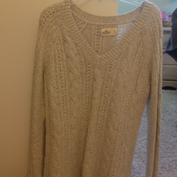Hollister beige sweater