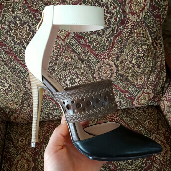 Heels - Picture 3 of 4