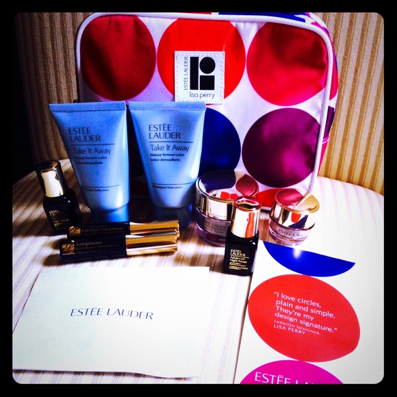 Estée Lauder 8-piece makeup set w/ Lisa Perry bag