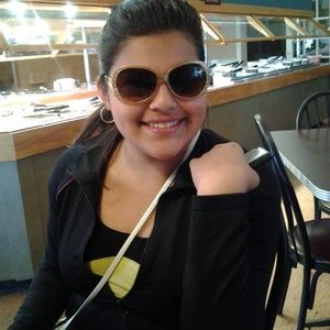 Meet your Posher, Viviana