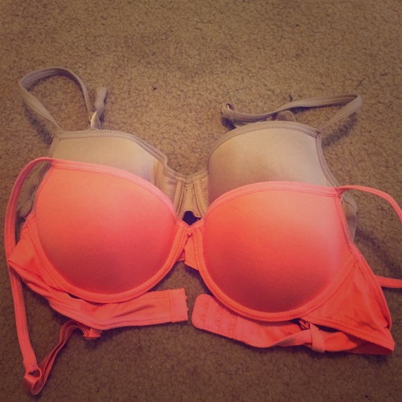 2 bras.