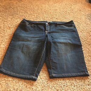 NEW YORK AND COMPANY DENIM SHORTS