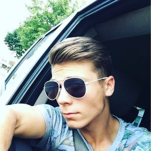 Meet your Posher, Nick