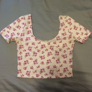 White floral cropped tshirt