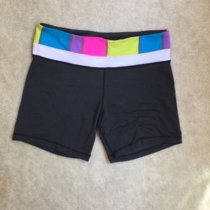LuLuLemon charcoal gray groove short