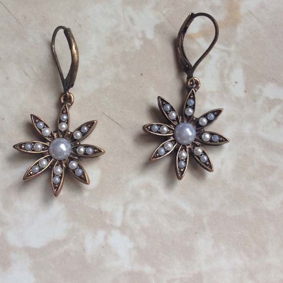 American Eagle Outfitters Jewelry - 🎁GIFTED🌻Flower Power Earrings