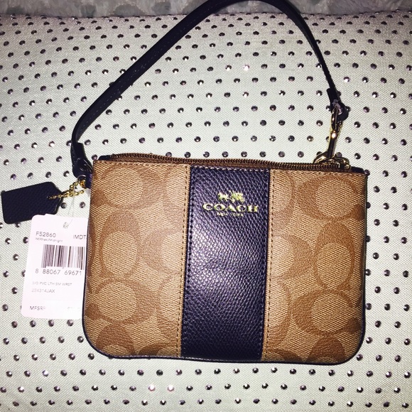 ‼️SOLD‼️COACH SIGNATURE CANVAS SMALL WRISTLET - Picture 2 of 4