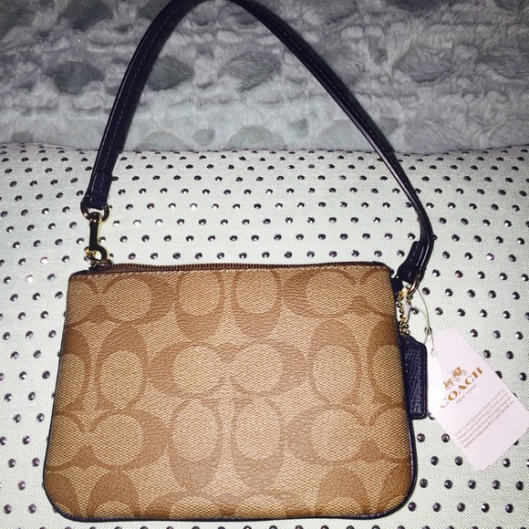 ‼️SOLD‼️COACH SIGNATURE CANVAS SMALL WRISTLET - Picture 3 of 4
