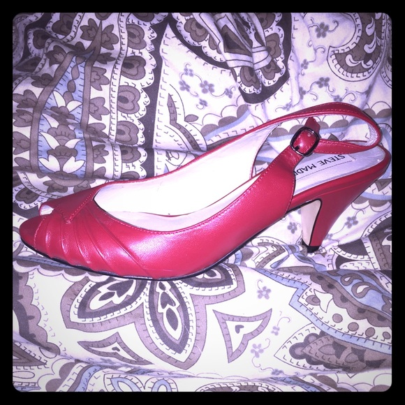 Steve Madden Red peep toe sling back kitten heels