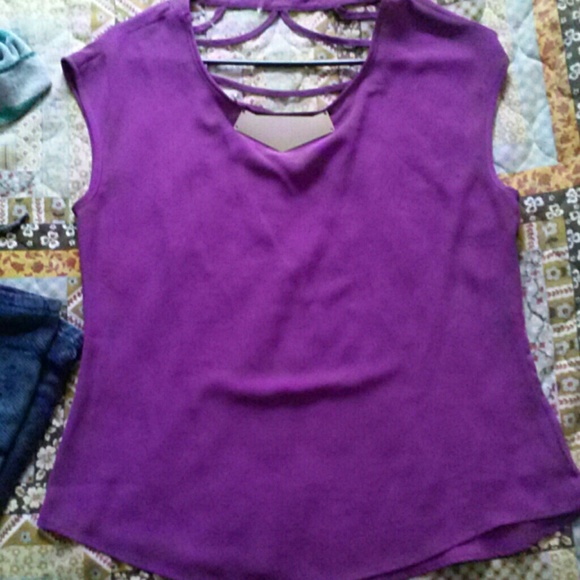 Cute purple top w/ gold accessory connected