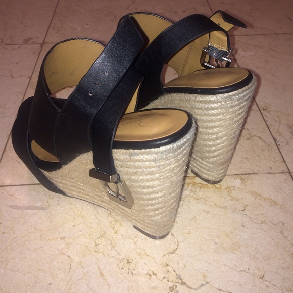 Blk wedges Sz 8 like new worn twice. - Picture 3 of 4