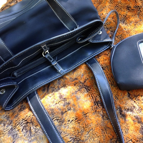 DONATED! 💋Nine West Purse💋 - Picture 3 of 4