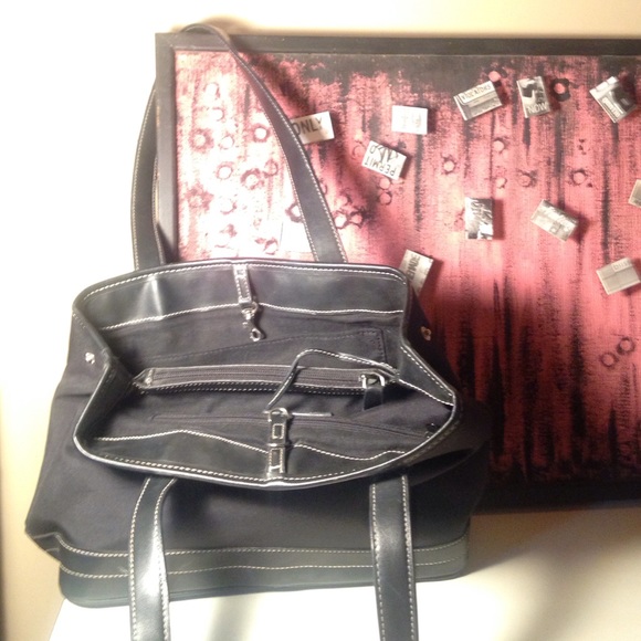 DONATED! 💋Nine West Purse💋 - Picture 4 of 4