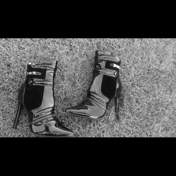 Black on Black Stiletto's