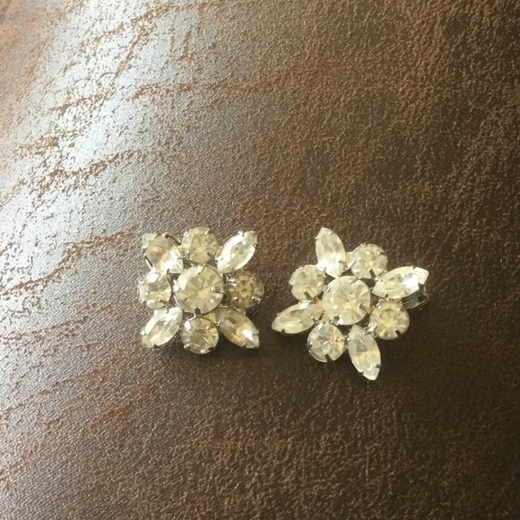 Garne Jewelry - Garne Vintage clip on earrings