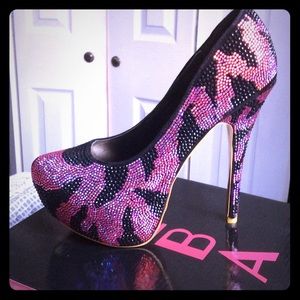 Like new Alba Rhinestone Platform Pumps Size 10