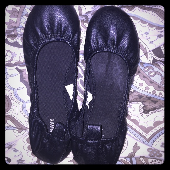 Black basic Old Navy flats