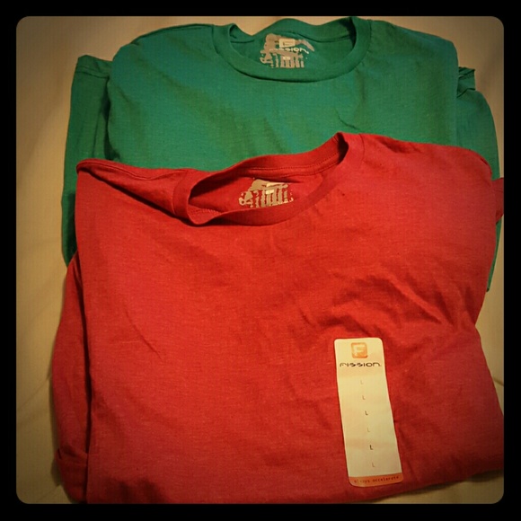 Mens Hunter green and Red Heather tee shirts