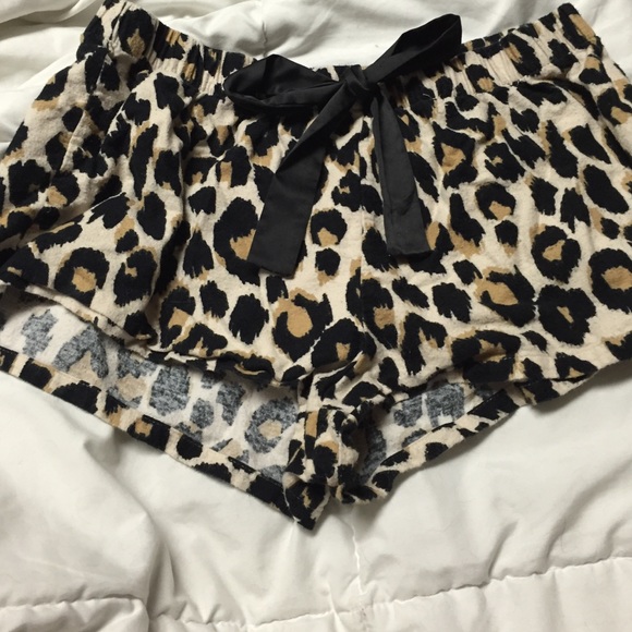 Leopard Print Pajama Shorts - Picture 2 of 3