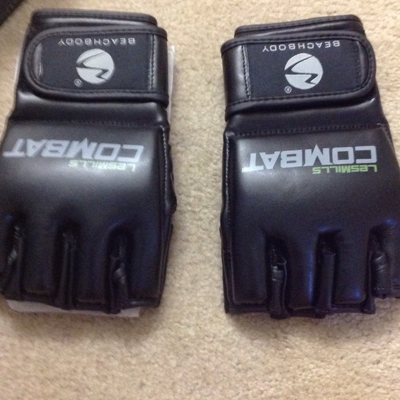 les mills combat gloves