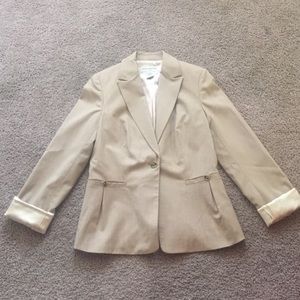 Chic tan blazer