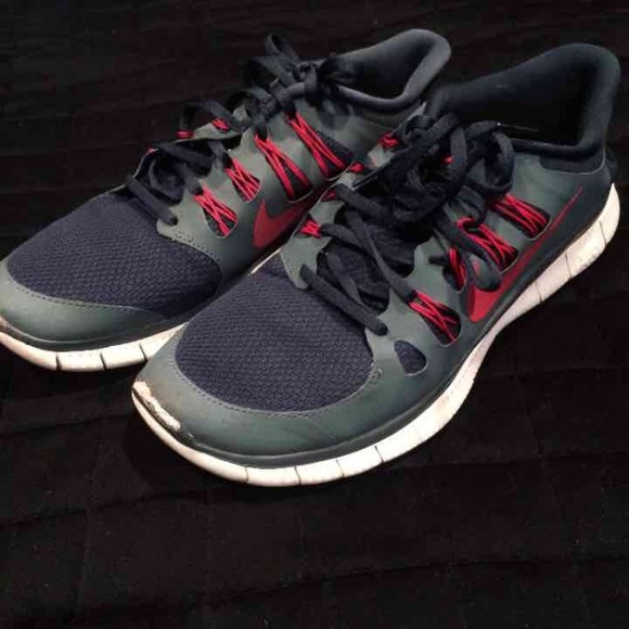 DARK NAVY/RED NIKE FREE RUN 5.0 used