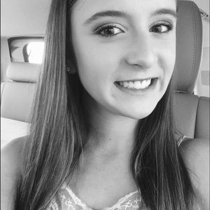 Meet your Posher, Katelyn