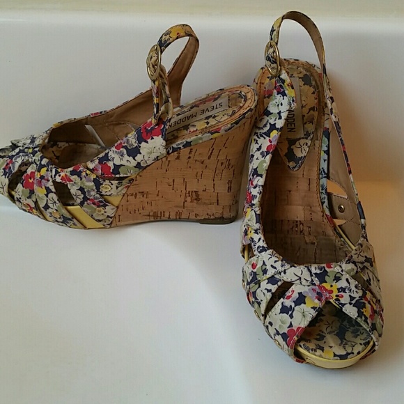 Floral print wedges
