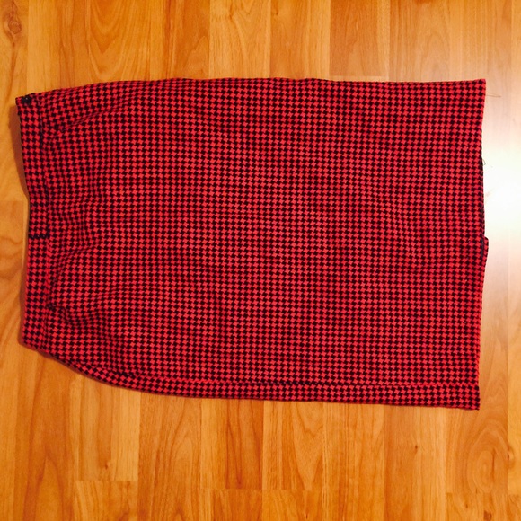 Pendleton pink and black houndstooth skirt
