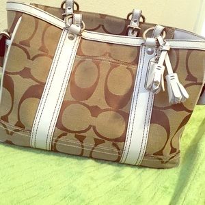 🎉🎉🎉REDUCED!!! Authentic Coach Bucket Purse