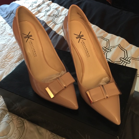 Kardashian  kollection nude box pump