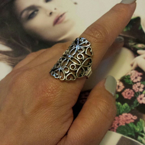 A ring - Picture 2 of 2