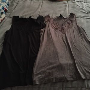 🌴2 banana republic V-neck tanks🌴