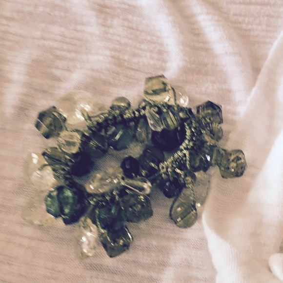 Bracelet.   Green jewels.  Fun! - Picture 3 of 3