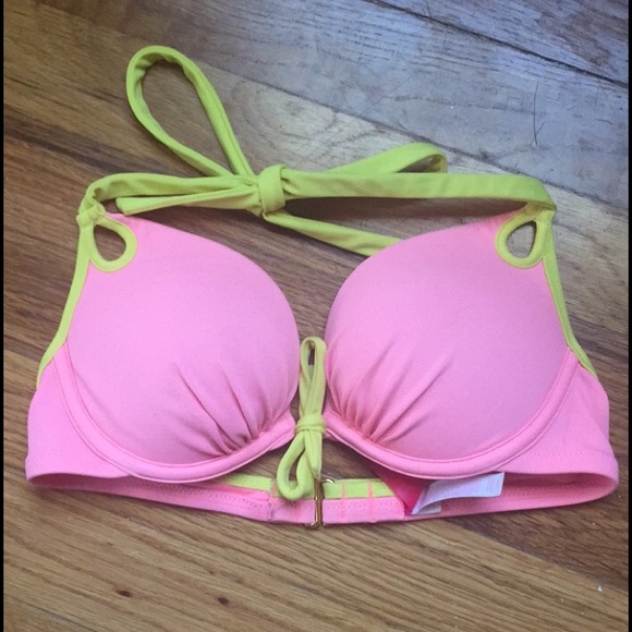 Bombshell Victoria's Secret bathing suit 😍