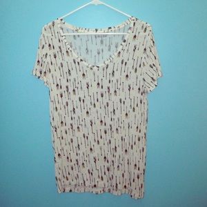 Graphic white v-neck