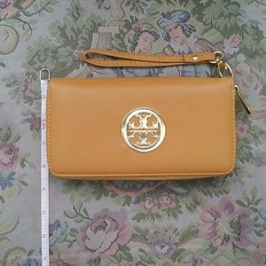 tory burch wallet