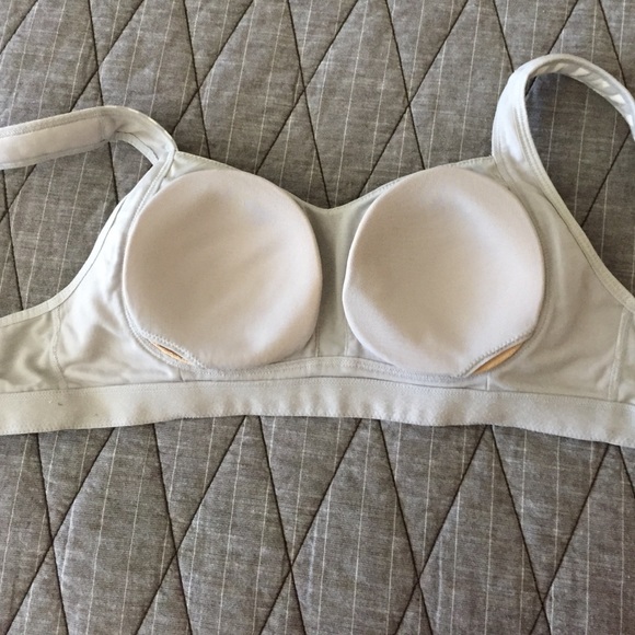 Lululemon Ta Ta Tamer Bra 32D - Picture 3 of 4