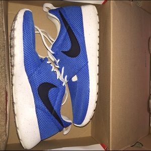 Roshes size 4y. Worn once.