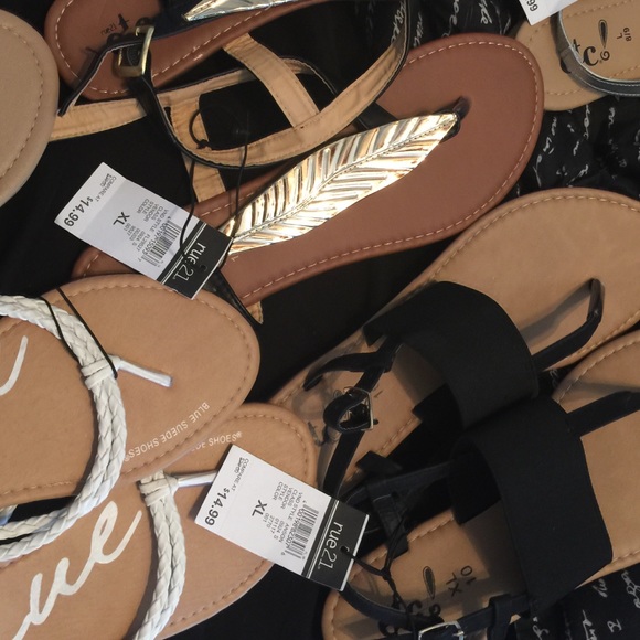 Sandal bundle. - Picture 4 of 4