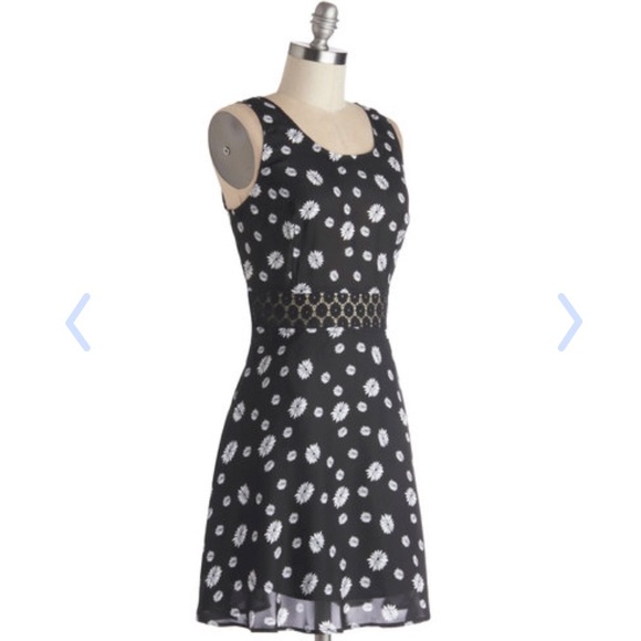 🚫 GONE 🚫 Black floral dress - Picture 4 of 4