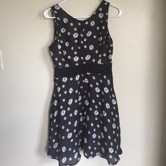 🚫 GONE 🚫 Black floral dress - Picture 3 of 4