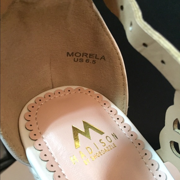 Size 6.5 adorable white wedges - Picture 3 of 3